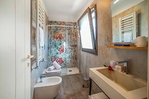 7br Luxury Villa - Pool, Garden & Parking