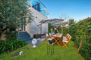 7br Luxury Villa - Pool, Garden & Parking