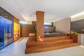 7br Luxury Villa - Pool, Garden & Parking