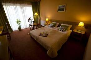 Hotel Restaurant Gondűző