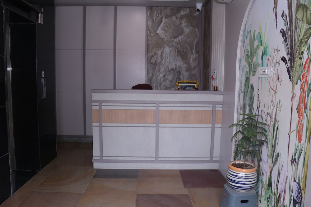 Hotel Lakhdatar