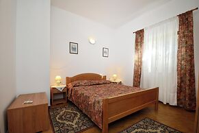 Apartment With Pool Near Kanegra Beach