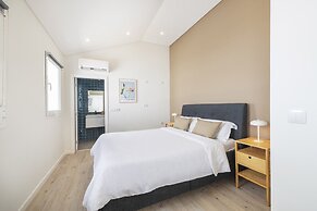Lisbon Oriente Suites by Olala Homes