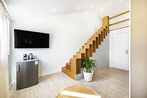 Lisbon Oriente Suites by Olala Homes
