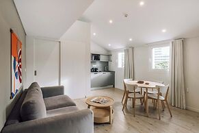 Lisbon Oriente Suites by Olala Homes