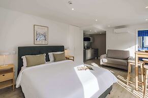 Lisbon Oriente Suites by Olala Homes