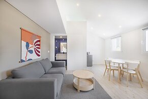 Lisbon Oriente Suites by Olala Homes