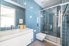 Lisbon Oriente Suites by Olala Homes