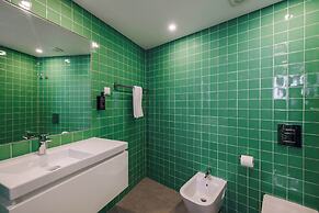 Lisbon Oriente Suites by Olala Homes