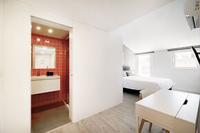 Lisbon Oriente Suites by Olala Homes