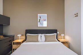 Lisbon Oriente Suites by Olala Homes