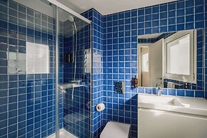 Lisbon Oriente Suites by Olala Homes