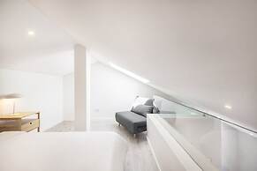 Lisbon Oriente Suites by Olala Homes