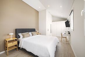 Lisbon Oriente Suites by Olala Homes