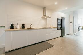 Urban Refuge 4BD by Vacationy