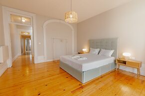 Urban Refuge 4BD by Vacationy