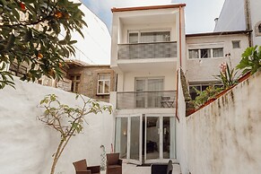 Urban Refuge 4BD by Vacationy