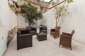 Urban Refuge 4BD by Vacationy