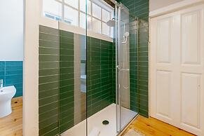 Urban Refuge 4BD by Vacationy