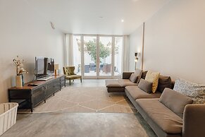 Urban Refuge 4BD by Vacationy