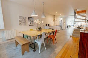 Urban Refuge 4BD by Vacationy