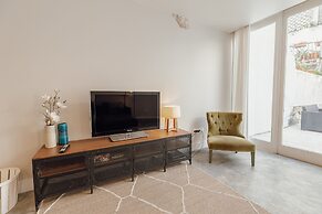 Urban Refuge 4BD by Vacationy