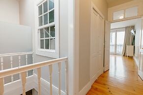 Urban Refuge 4BD by Vacationy