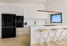 Paros Villa Skylines Estate I