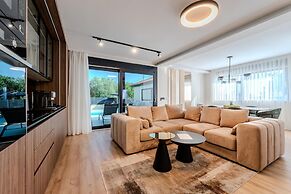 Villa Ballat With Heated Pool