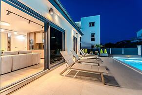Villa Ballat With Heated Pool