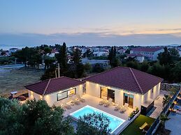 Villa Ballat With Heated Pool