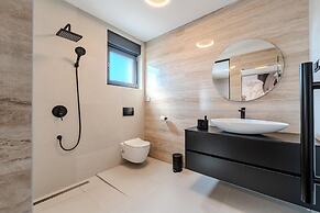 Villa Ballat With Heated Pool