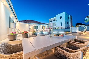 Villa Ballat With Heated Pool