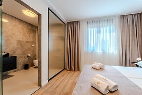 Villa Ballat With Heated Pool