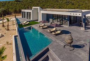 Modern Villa Porta in Novalja