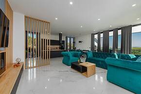 Modern Villa Porta in Novalja