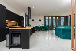 Modern Villa Porta in Novalja