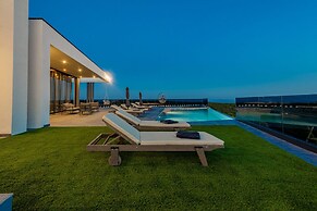 Modern Villa Porta in Novalja