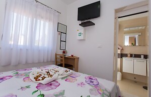 Beachfront Holiday Home With Pool Mami