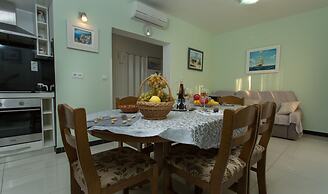 Beachfront Holiday Home With Pool Mami