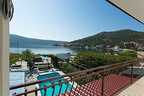 Beachfront Holiday Home With Pool Mami