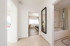 Sargas Suite 5 With Pool View