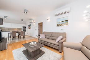 Sargas Suite 3 With Pool View
