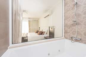 Sargas Suite 6 With City View
