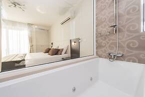 Sargas Suite 6 With City View