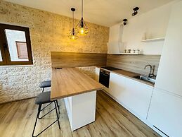 Stone House Moca in Suko an