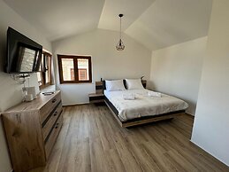 Stone House Moca in Suko an