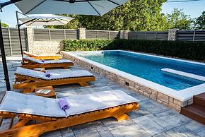 Luxury Villa Carlin With Heated Pool