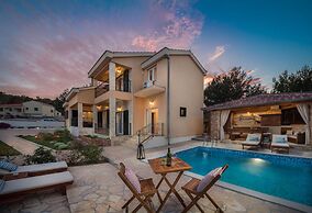 Seafront Villa Noah With Heated Pool