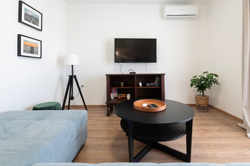 Seafront Apartment Elona